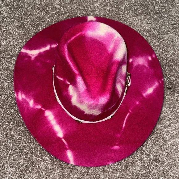 Stylish Red Tie-Dye Women's Hat - Picture 3 of 7